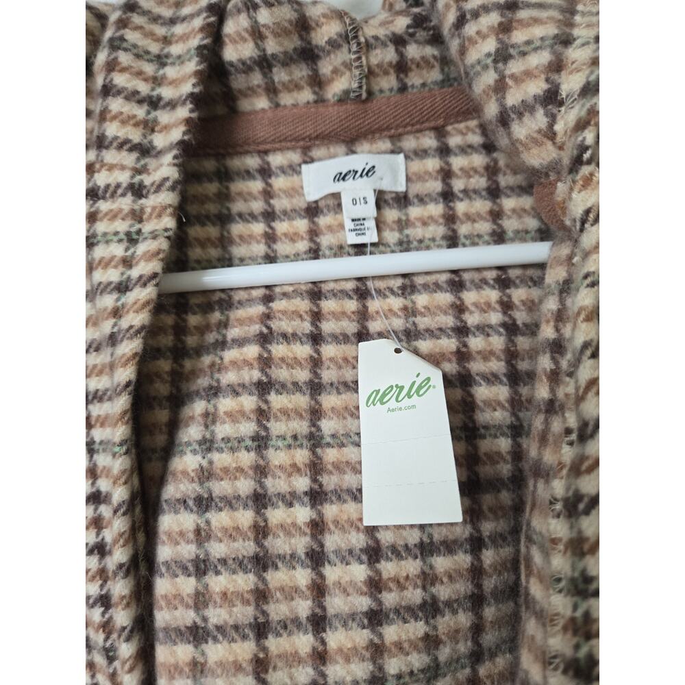 New Aerie Plaid Poncho Cape Shawl Fringe Hoodie Checker Closure Brown OS Pockets - Picture 3 of 7